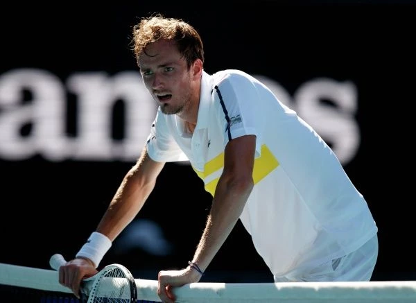 Даниил Медведев вышел в полуфинал Australian Open
